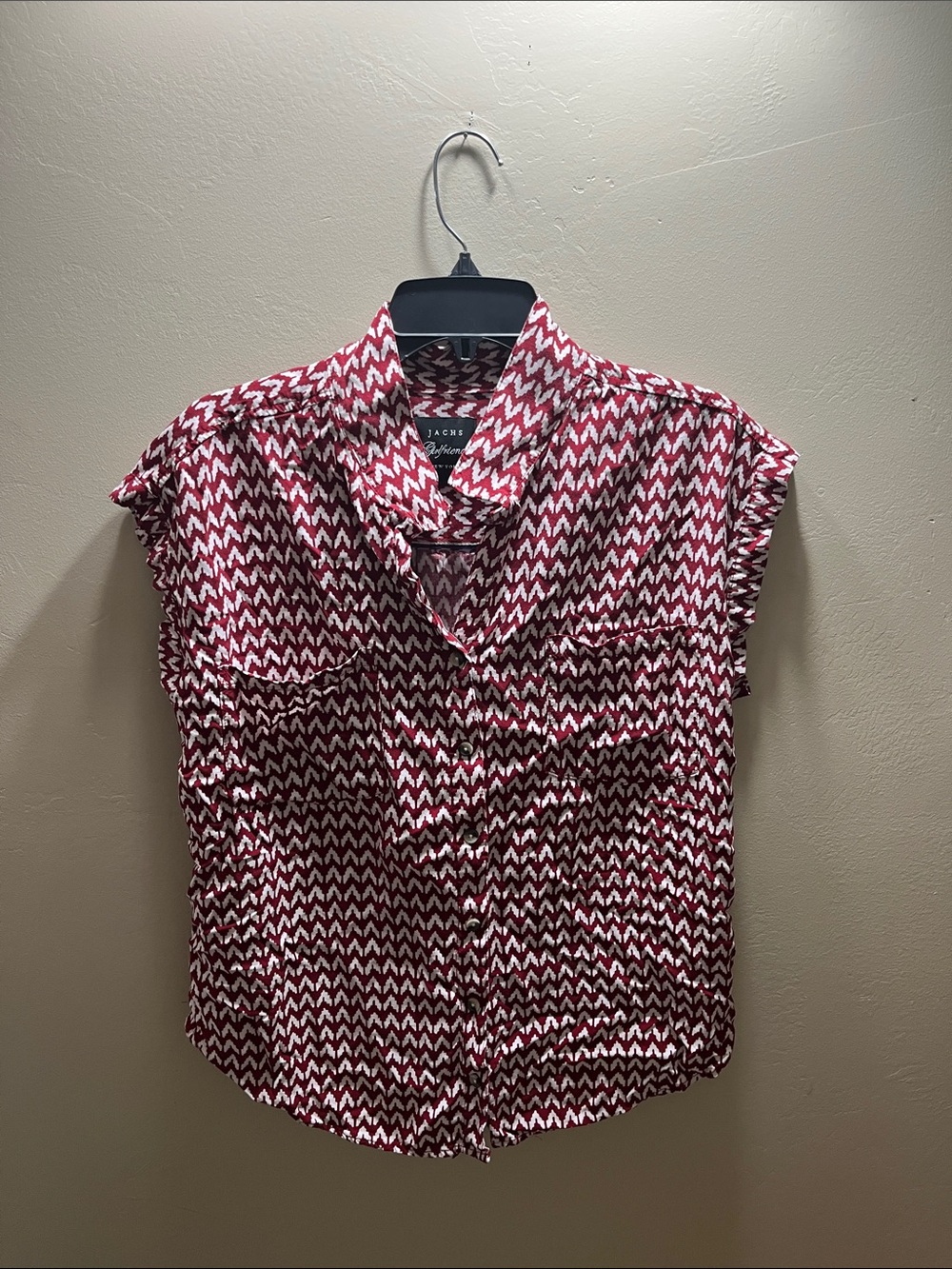JACHS Girlfriend Red and White Chevron Sleeveless Button-Up Blouse